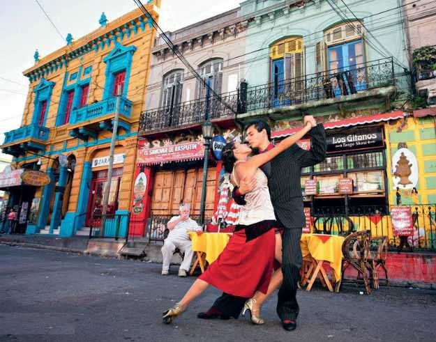 танго на улицах Буэнос-Айреса